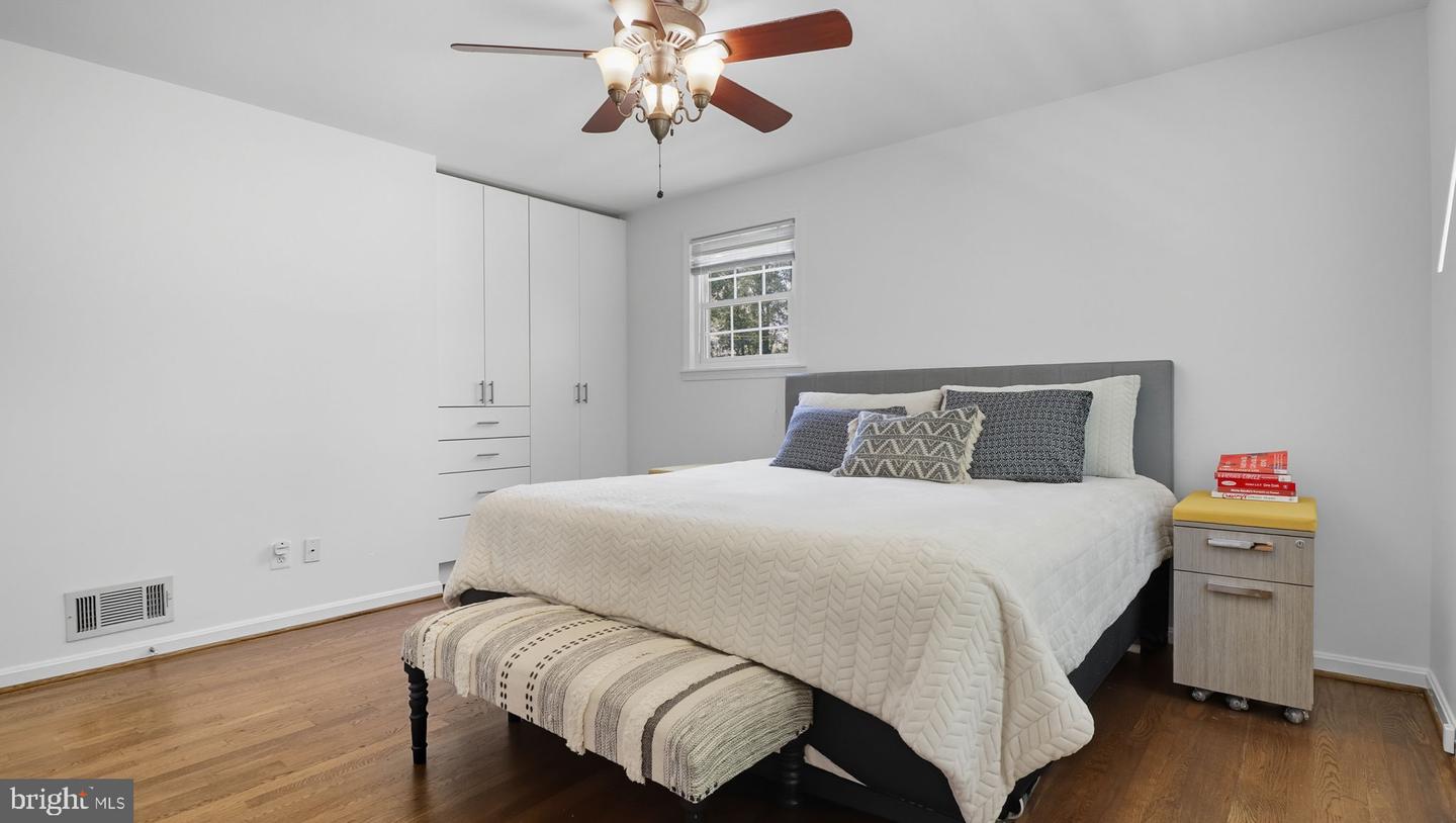 5205 SOUTHAMPTON DR, SPRINGFIELD, Virginia 22151, 5 Bedrooms Bedrooms, ,3 BathroomsBathrooms,Residential,For sale,5205 SOUTHAMPTON DR,VAFX2265294 MLS # VAFX2265294