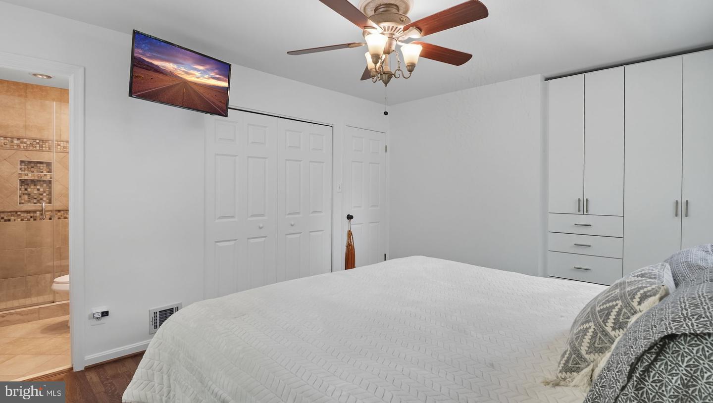 5205 SOUTHAMPTON DR, SPRINGFIELD, Virginia 22151, 5 Bedrooms Bedrooms, ,3 BathroomsBathrooms,Residential,For sale,5205 SOUTHAMPTON DR,VAFX2265294 MLS # VAFX2265294