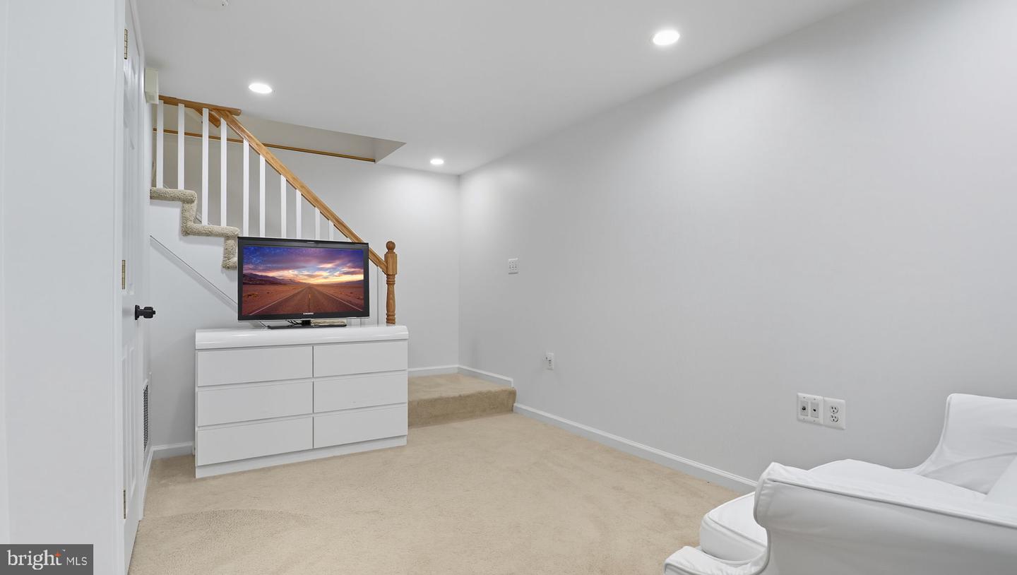 5205 SOUTHAMPTON DR, SPRINGFIELD, Virginia 22151, 5 Bedrooms Bedrooms, ,3 BathroomsBathrooms,Residential,For sale,5205 SOUTHAMPTON DR,VAFX2265294 MLS # VAFX2265294