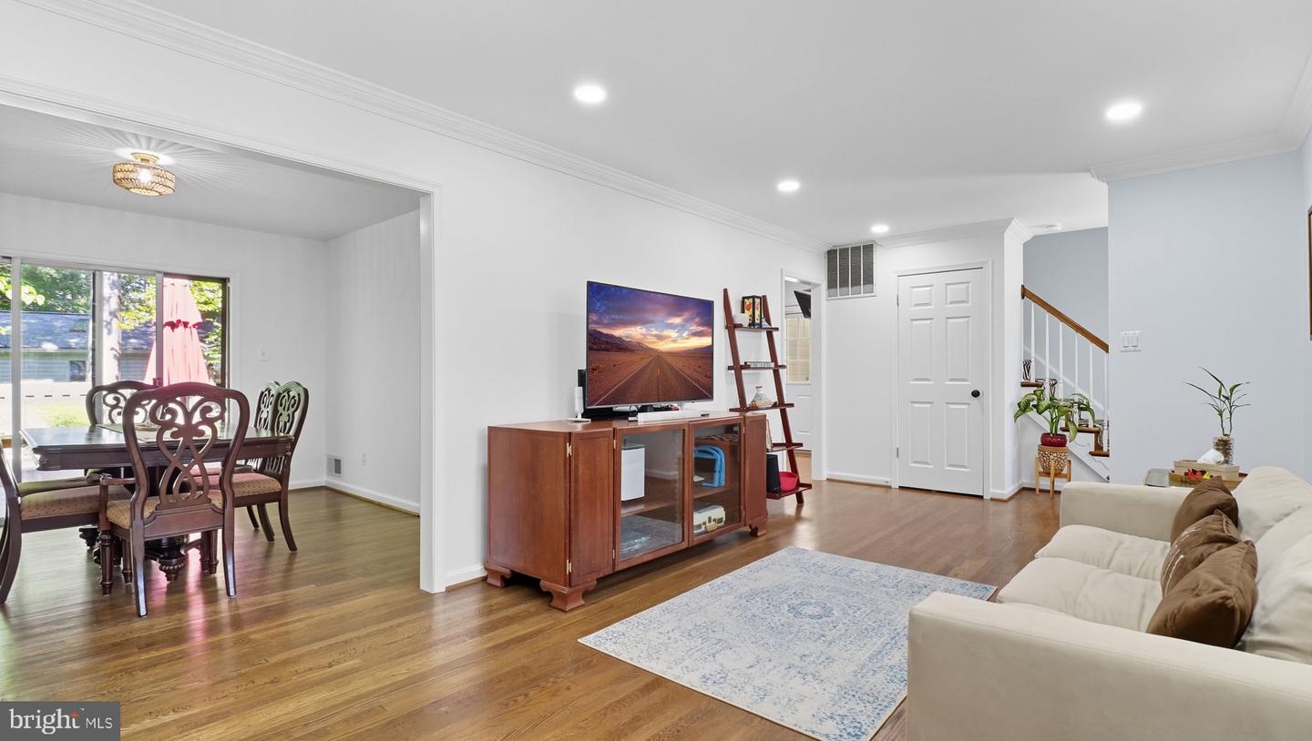5205 SOUTHAMPTON DR, SPRINGFIELD, Virginia 22151, 5 Bedrooms Bedrooms, ,3 BathroomsBathrooms,Residential,For sale,5205 SOUTHAMPTON DR,VAFX2265294 MLS # VAFX2265294