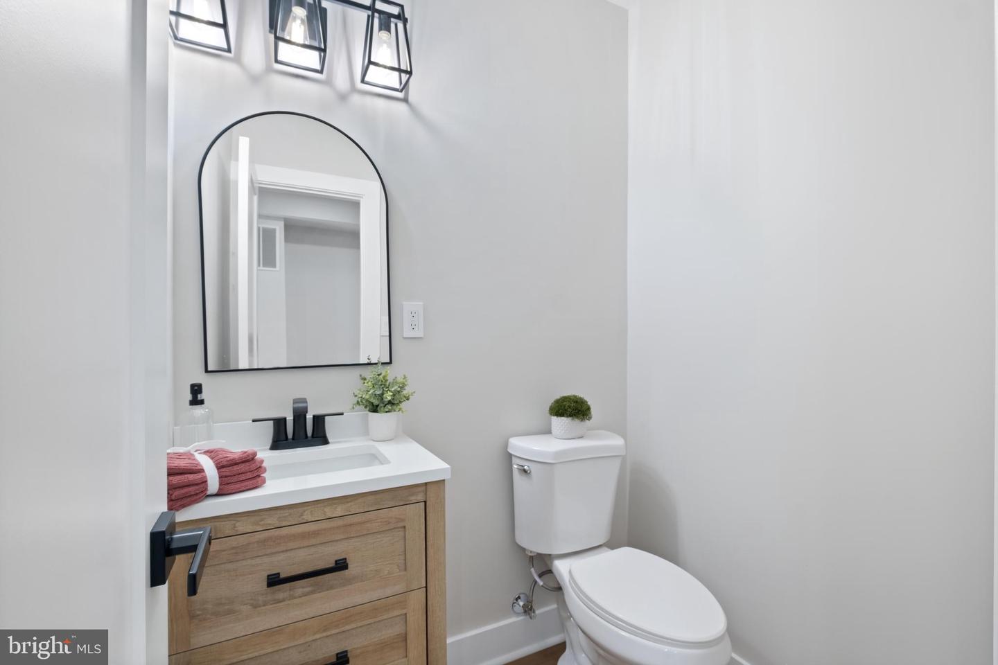 35 MICHIGAN AVE NE, WASHINGTON, District Of Columbia 20002, 4 Bedrooms Bedrooms, ,3 BathroomsBathrooms,Residential,For sale,35 MICHIGAN AVE NE,DCDC2220904 MLS # DCDC2220904