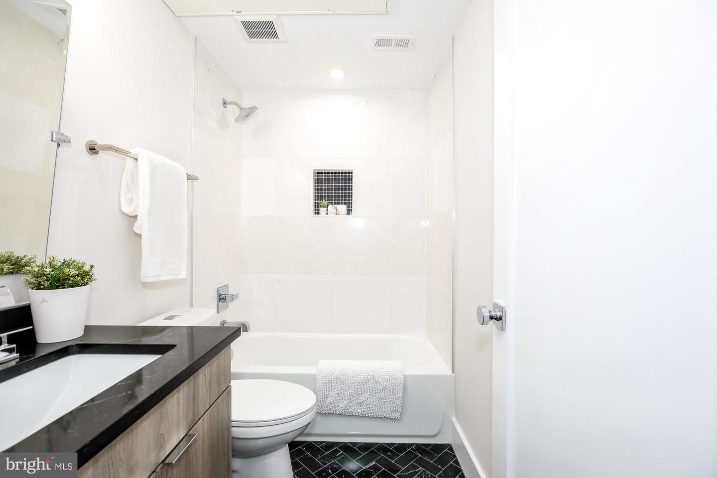 1421 SPRING RD NW #204, WASHINGTON, District Of Columbia 20010, 1 Bedroom Bedrooms, ,1 BathroomBathrooms,Residential,For sale,1421 SPRING RD NW #204,DCDC2220810 MLS # DCDC2220810