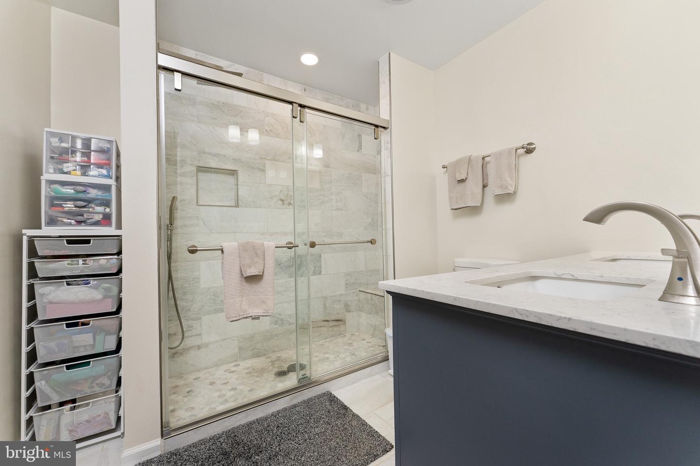 2425 HUNTER MILL RD, VIENNA, Virginia 22181, 4 Bedrooms Bedrooms, ,3 BathroomsBathrooms,Residential,For sale,2425 HUNTER MILL RD,VAFX2265898 MLS # VAFX2265898