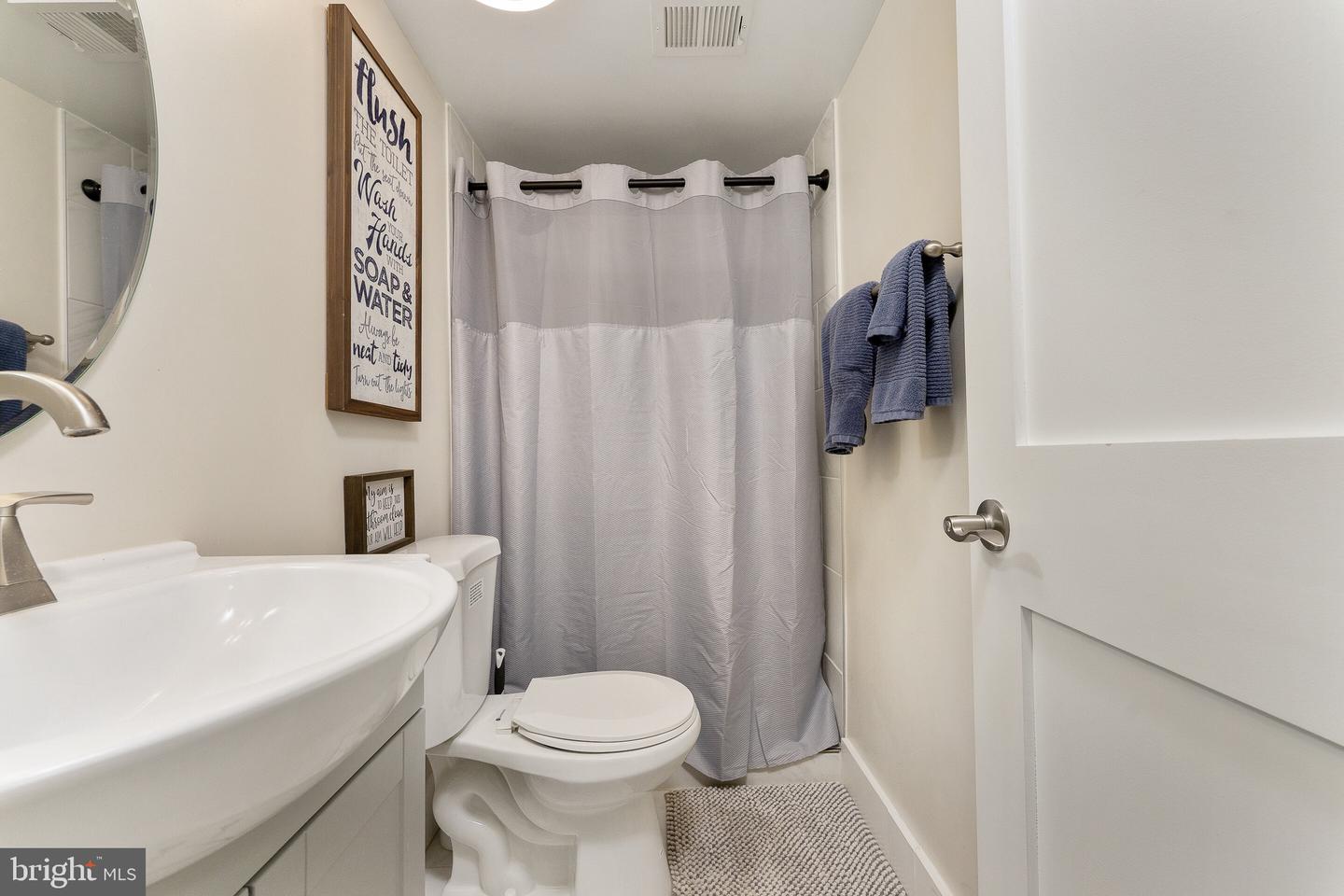 2425 HUNTER MILL RD, VIENNA, Virginia 22181, 4 Bedrooms Bedrooms, ,3 BathroomsBathrooms,Residential,For sale,2425 HUNTER MILL RD,VAFX2265898 MLS # VAFX2265898