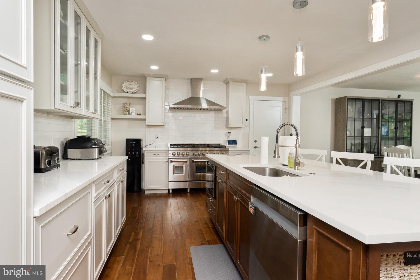 2425 HUNTER MILL RD, VIENNA, Virginia 22181, 4 Bedrooms Bedrooms, ,3 BathroomsBathrooms,Residential,For sale,2425 HUNTER MILL RD,VAFX2265898 MLS # VAFX2265898