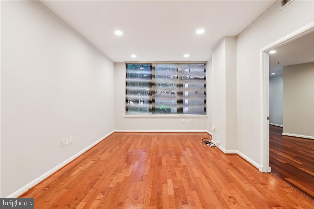 1021 N GARFIELD ST #117, ARLINGTON, Virginia 22201, 1 Bedroom Bedrooms, ,1 BathroomBathrooms,Residential,For sale,1021 N GARFIELD ST #117,VAAR2063354 MLS # VAAR2063354