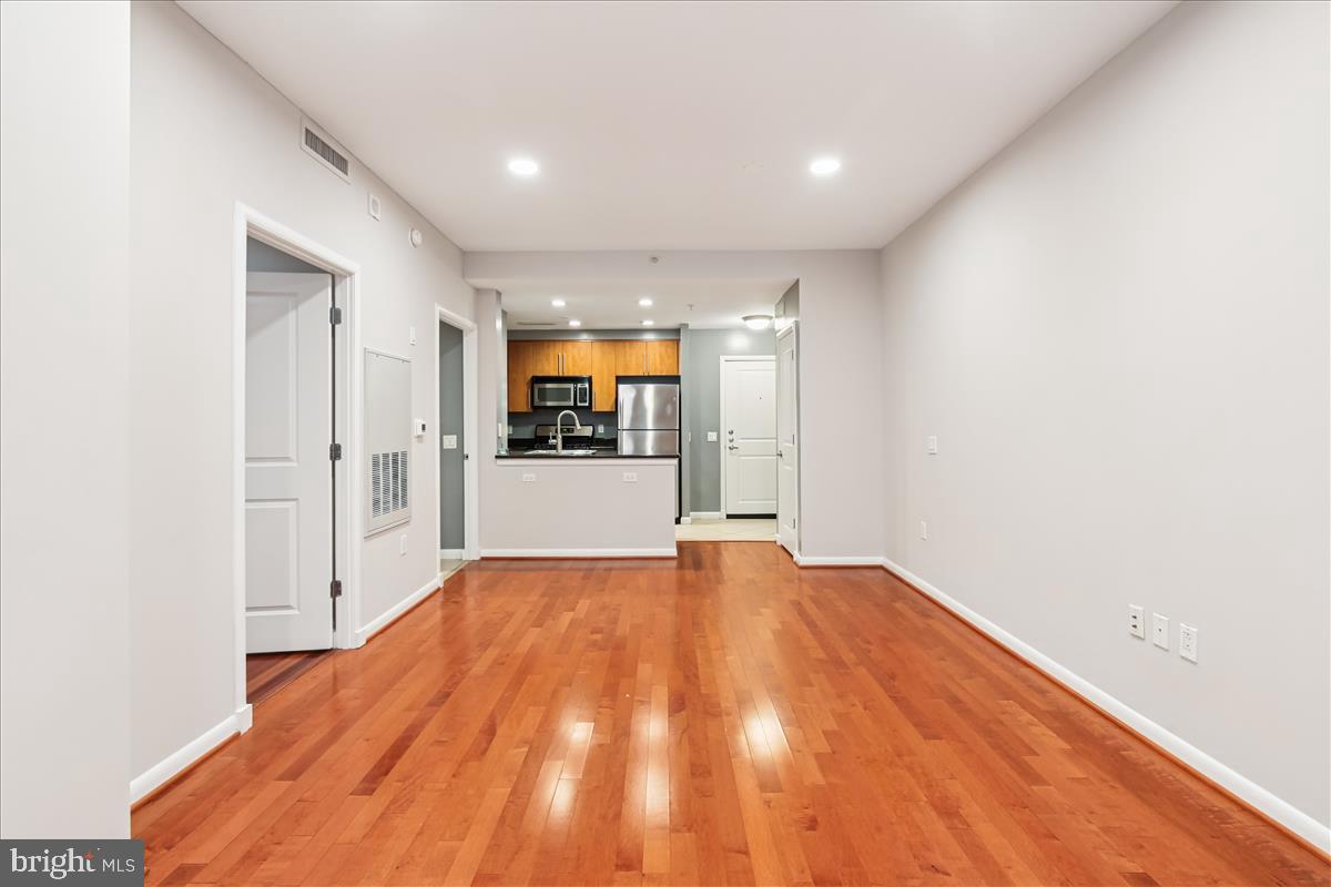 1021 N GARFIELD ST #117, ARLINGTON, Virginia 22201, 1 Bedroom Bedrooms, ,1 BathroomBathrooms,Residential,For sale,1021 N GARFIELD ST #117,VAAR2063354 MLS # VAAR2063354