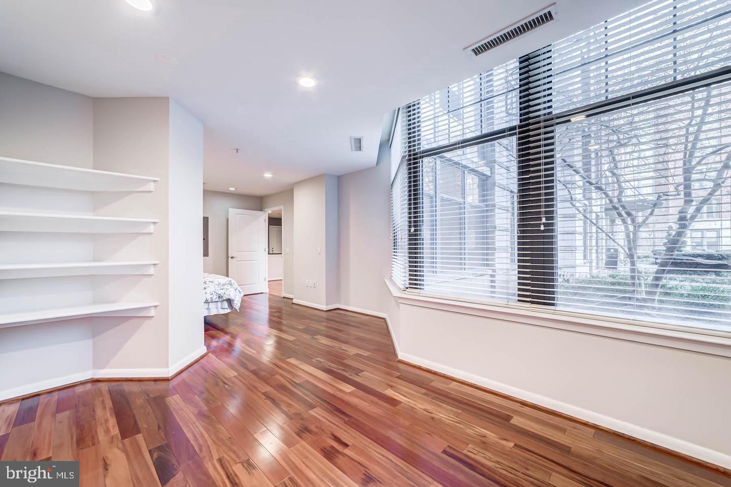 1021 N GARFIELD ST #117, ARLINGTON, Virginia 22201, 1 Bedroom Bedrooms, ,1 BathroomBathrooms,Residential,For sale,1021 N GARFIELD ST #117,VAAR2063354 MLS # VAAR2063354