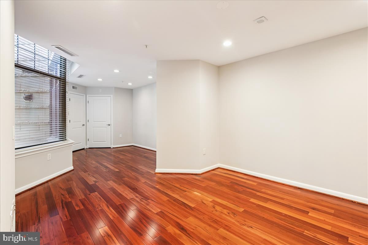 1021 N GARFIELD ST #117, ARLINGTON, Virginia 22201, 1 Bedroom Bedrooms, ,1 BathroomBathrooms,Residential,For sale,1021 N GARFIELD ST #117,VAAR2063354 MLS # VAAR2063354