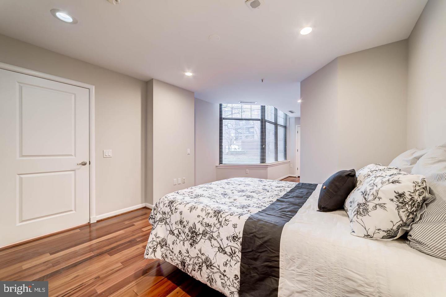 1021 N GARFIELD ST #117, ARLINGTON, Virginia 22201, 1 Bedroom Bedrooms, ,1 BathroomBathrooms,Residential,For sale,1021 N GARFIELD ST #117,VAAR2063354 MLS # VAAR2063354