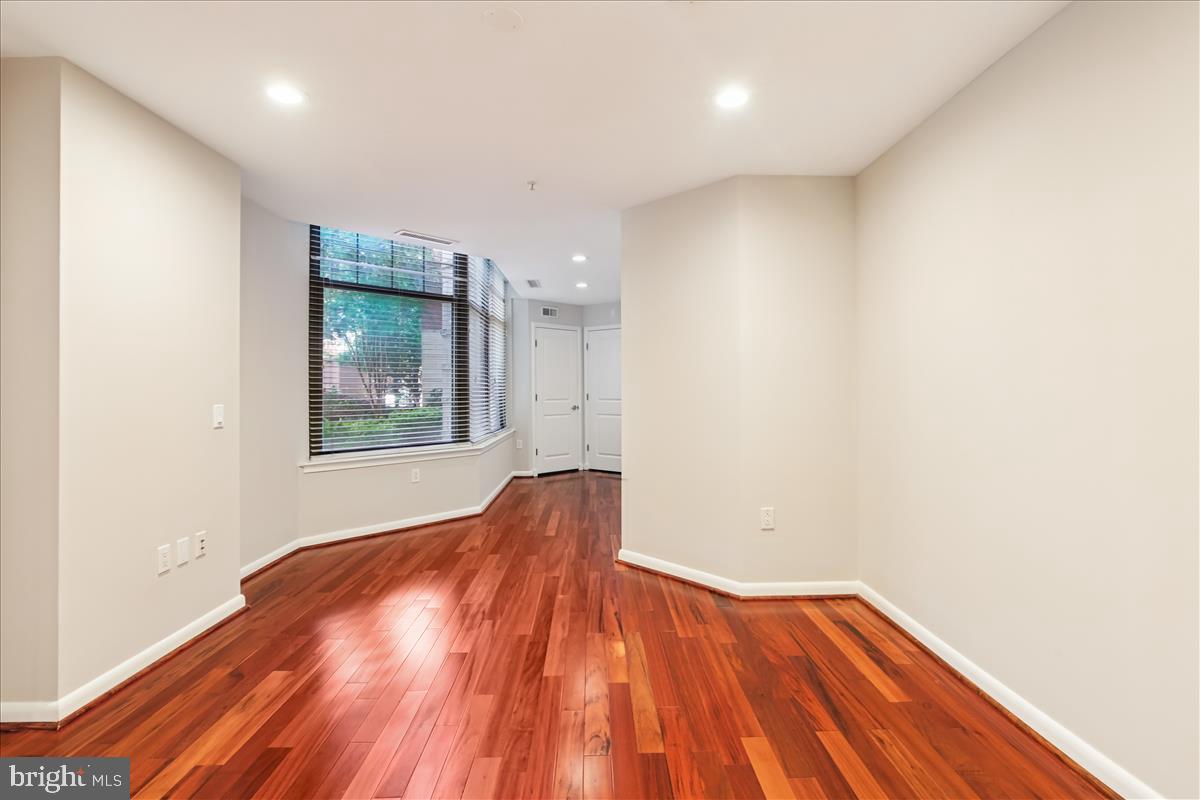 1021 N GARFIELD ST #117, ARLINGTON, Virginia 22201, 1 Bedroom Bedrooms, ,1 BathroomBathrooms,Residential,For sale,1021 N GARFIELD ST #117,VAAR2063354 MLS # VAAR2063354