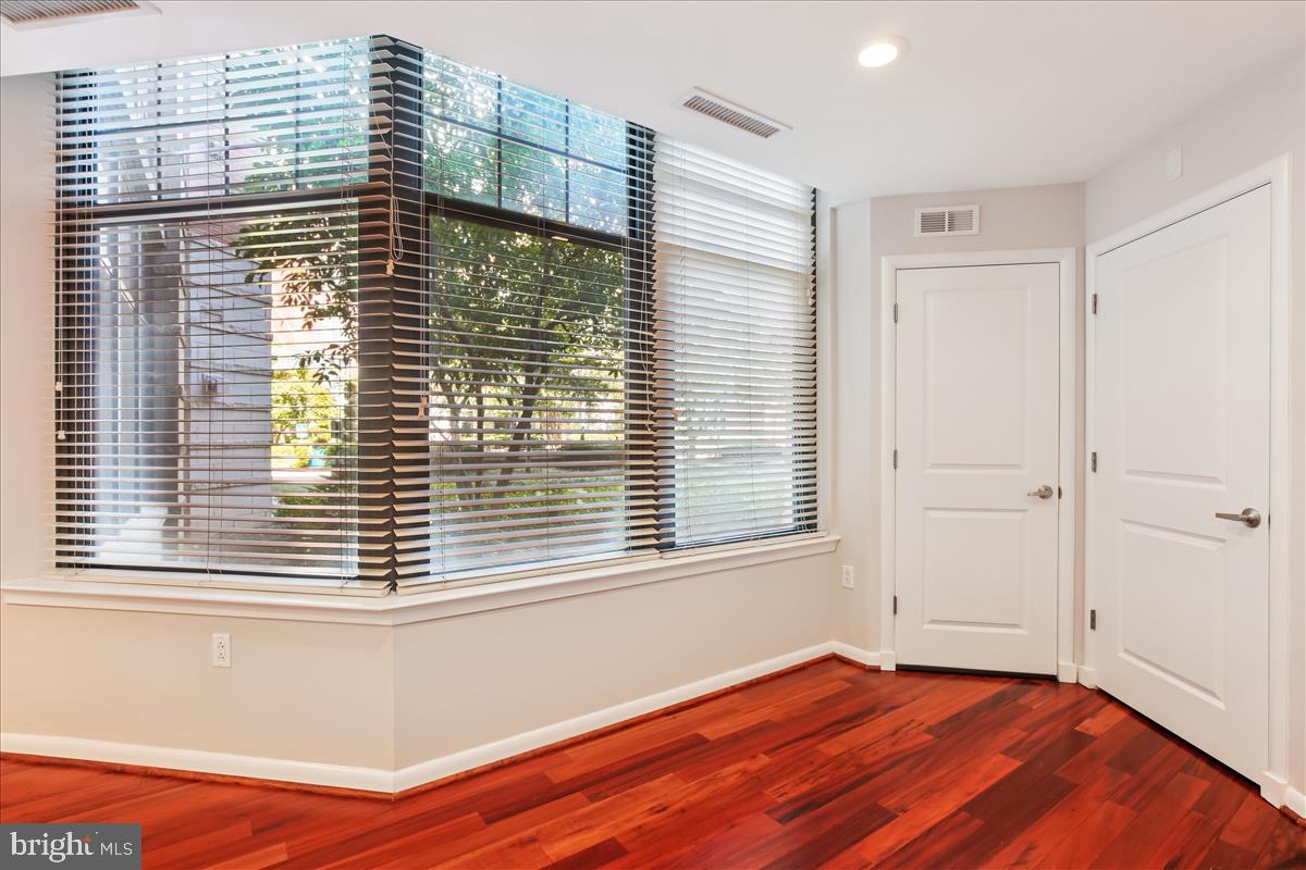 1021 N GARFIELD ST #117, ARLINGTON, Virginia 22201, 1 Bedroom Bedrooms, ,1 BathroomBathrooms,Residential,For sale,1021 N GARFIELD ST #117,VAAR2063354 MLS # VAAR2063354