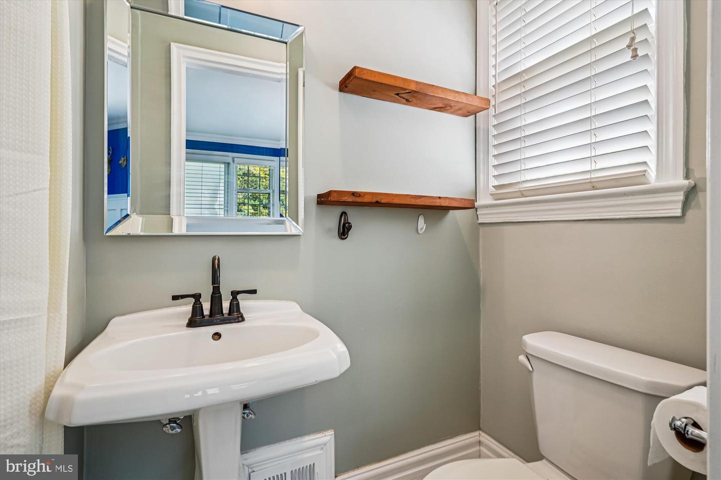 1506 HOLLINDALE DR, ALEXANDRIA, Virginia 22306, 3 Bedrooms Bedrooms, 5 Rooms Rooms,2 BathroomsBathrooms,Residential,For sale,1506 HOLLINDALE DR,VAFX2265952 MLS # VAFX2265952