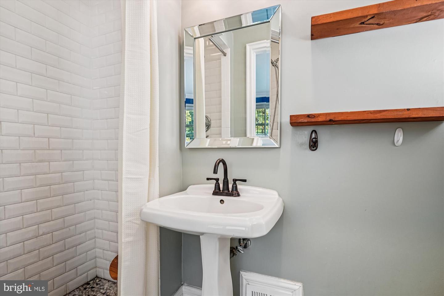 1506 HOLLINDALE DR, ALEXANDRIA, Virginia 22306, 3 Bedrooms Bedrooms, 5 Rooms Rooms,2 BathroomsBathrooms,Residential,For sale,1506 HOLLINDALE DR,VAFX2265952 MLS # VAFX2265952