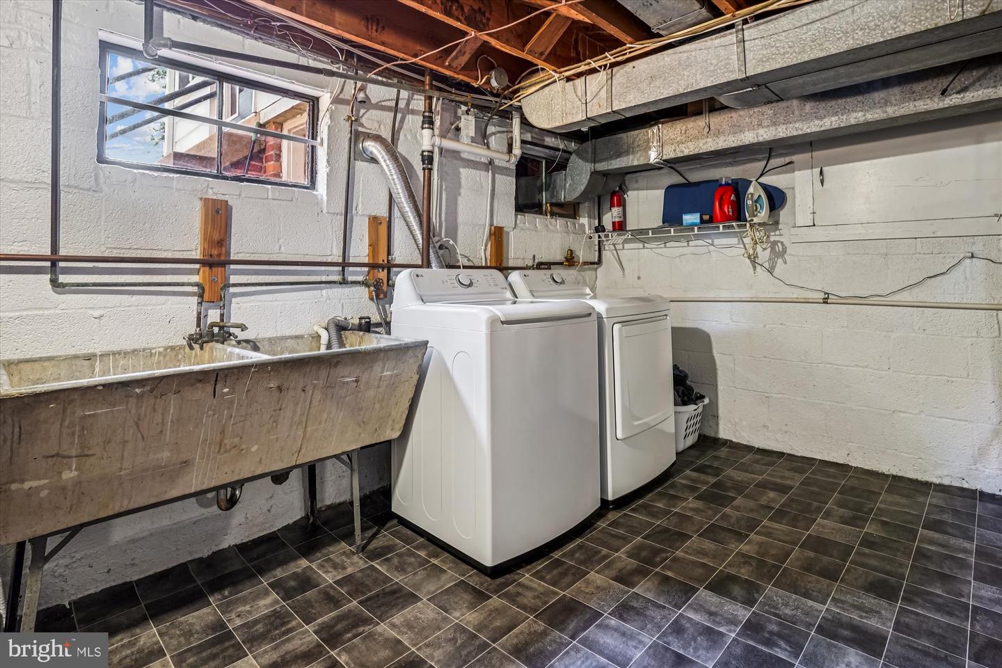 1506 HOLLINDALE DR, ALEXANDRIA, Virginia 22306, 3 Bedrooms Bedrooms, 5 Rooms Rooms,2 BathroomsBathrooms,Residential,For sale,1506 HOLLINDALE DR,VAFX2265952 MLS # VAFX2265952