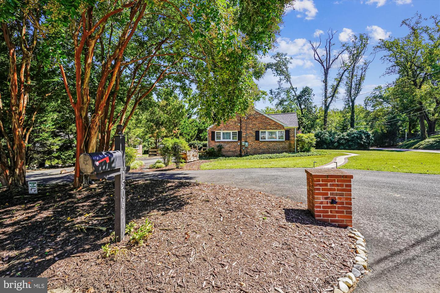 1506 HOLLINDALE DR, ALEXANDRIA, Virginia 22306, 3 Bedrooms Bedrooms, 5 Rooms Rooms,2 BathroomsBathrooms,Residential,For sale,1506 HOLLINDALE DR,VAFX2265952 MLS # VAFX2265952
