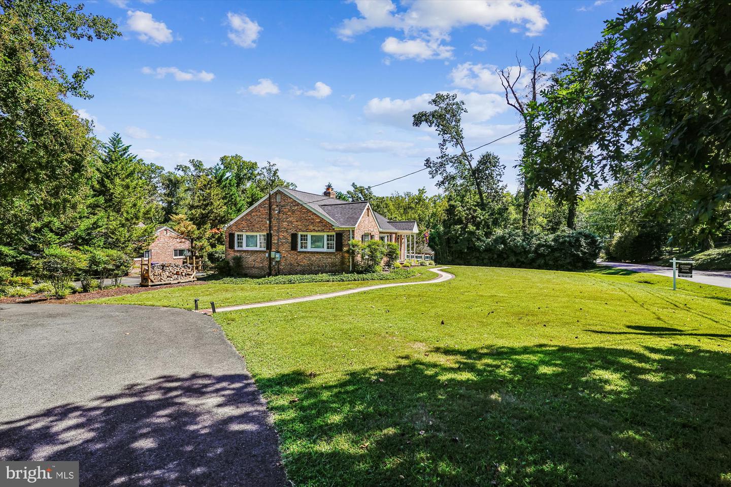 1506 HOLLINDALE DR, ALEXANDRIA, Virginia 22306, 3 Bedrooms Bedrooms, 5 Rooms Rooms,2 BathroomsBathrooms,Residential,For sale,1506 HOLLINDALE DR,VAFX2265952 MLS # VAFX2265952