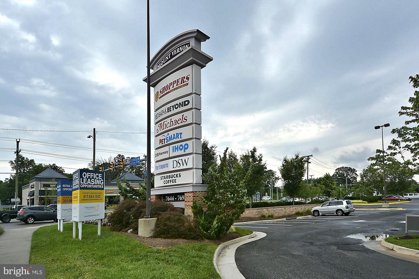 1506 HOLLINDALE DR, ALEXANDRIA, Virginia 22306, 3 Bedrooms Bedrooms, 5 Rooms Rooms,2 BathroomsBathrooms,Residential,For sale,1506 HOLLINDALE DR,VAFX2265952 MLS # VAFX2265952