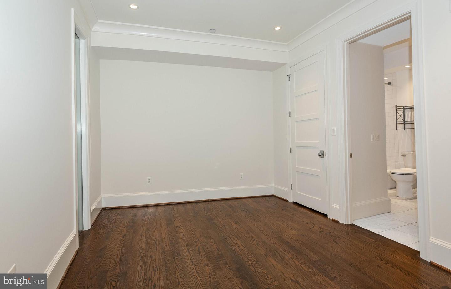 418 7TH ST SE #302, WASHINGTON, District Of Columbia 20003, 1 Bedroom Bedrooms, ,1 BathroomBathrooms,Residential,For sale,418 7TH ST SE #302,DCDC2221404 MLS # DCDC2221404