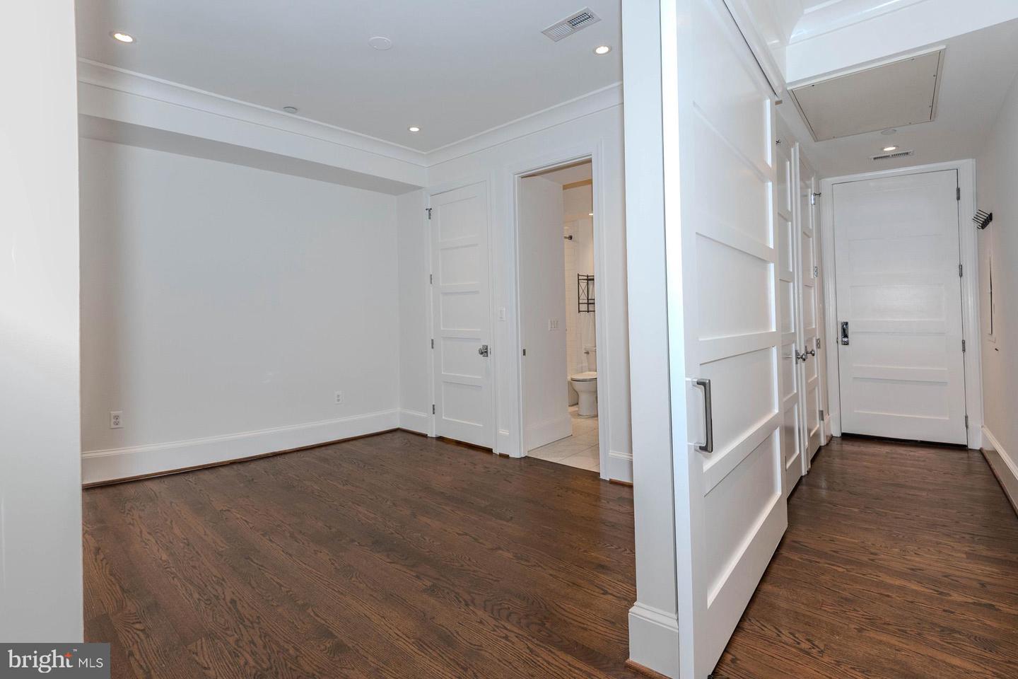 418 7TH ST SE #302, WASHINGTON, District Of Columbia 20003, 1 Bedroom Bedrooms, ,1 BathroomBathrooms,Residential,For sale,418 7TH ST SE #302,DCDC2221404 MLS # DCDC2221404