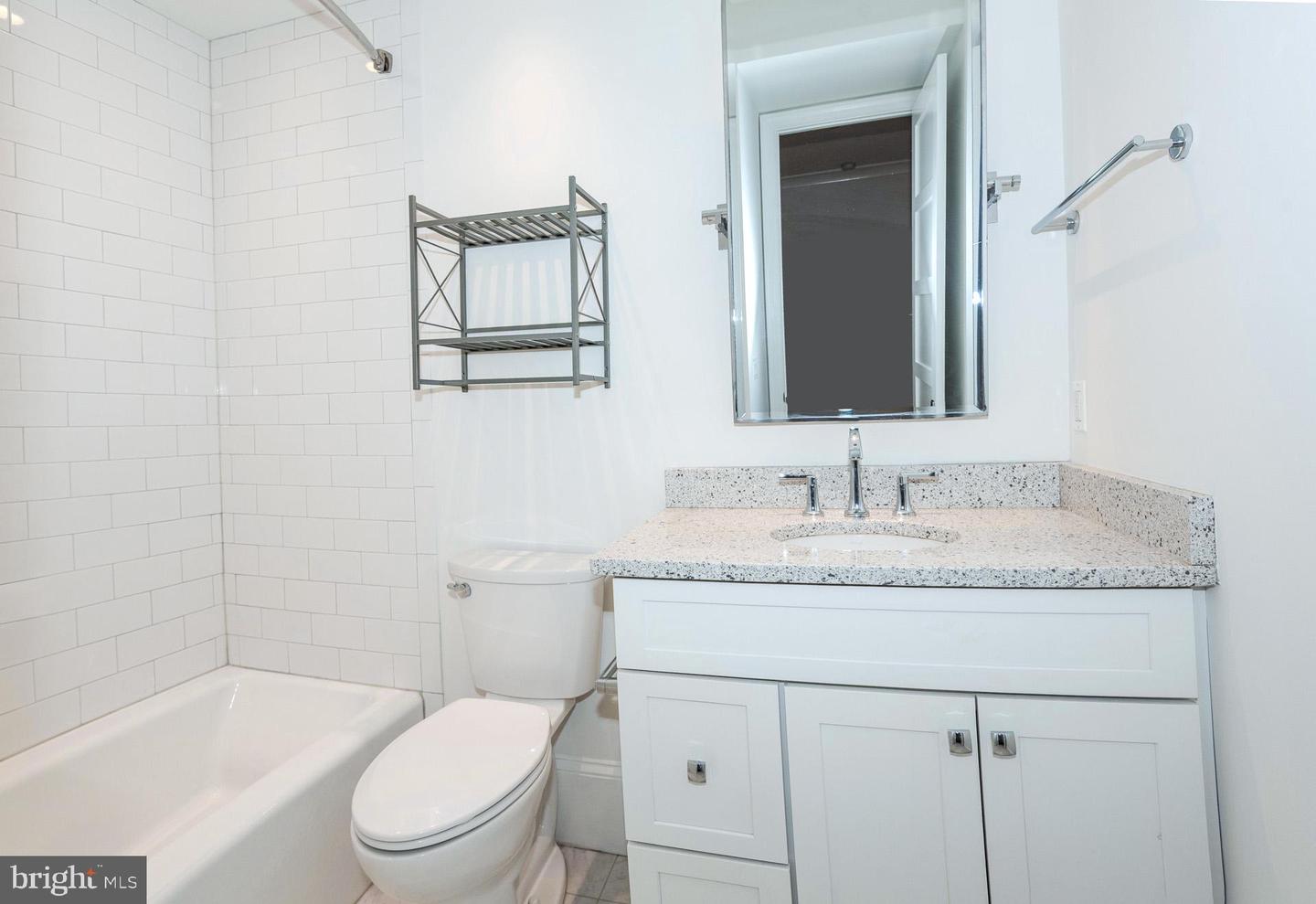 418 7TH ST SE #302, WASHINGTON, District Of Columbia 20003, 1 Bedroom Bedrooms, ,1 BathroomBathrooms,Residential,For sale,418 7TH ST SE #302,DCDC2221404 MLS # DCDC2221404