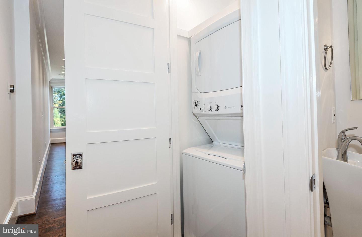 418 7TH ST SE #302, WASHINGTON, District Of Columbia 20003, 1 Bedroom Bedrooms, ,1 BathroomBathrooms,Residential,For sale,418 7TH ST SE #302,DCDC2221404 MLS # DCDC2221404