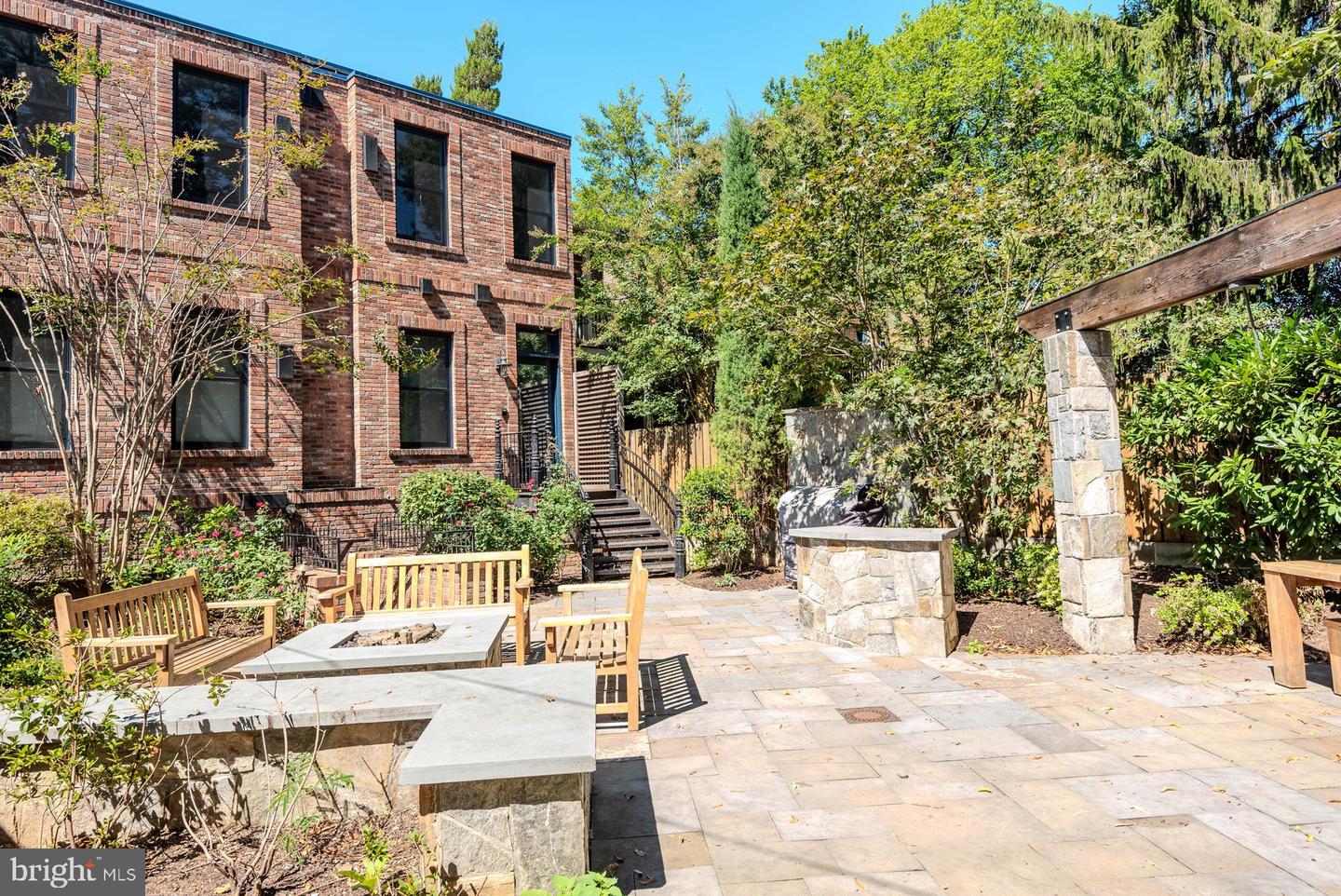 418 7TH ST SE #302, WASHINGTON, District Of Columbia 20003, 1 Bedroom Bedrooms, ,1 BathroomBathrooms,Residential,For sale,418 7TH ST SE #302,DCDC2221404 MLS # DCDC2221404