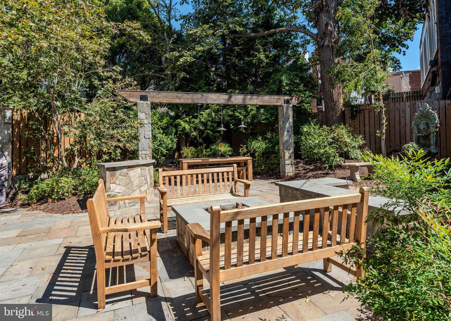 418 7TH ST SE #302, WASHINGTON, District Of Columbia 20003, 1 Bedroom Bedrooms, ,1 BathroomBathrooms,Residential,For sale,418 7TH ST SE #302,DCDC2221404 MLS # DCDC2221404