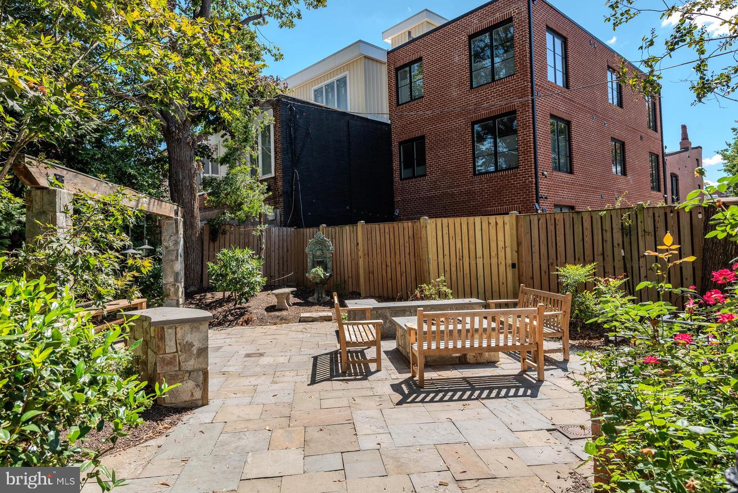 418 7TH ST SE #302, WASHINGTON, District Of Columbia 20003, 1 Bedroom Bedrooms, ,1 BathroomBathrooms,Residential,For sale,418 7TH ST SE #302,DCDC2221404 MLS # DCDC2221404