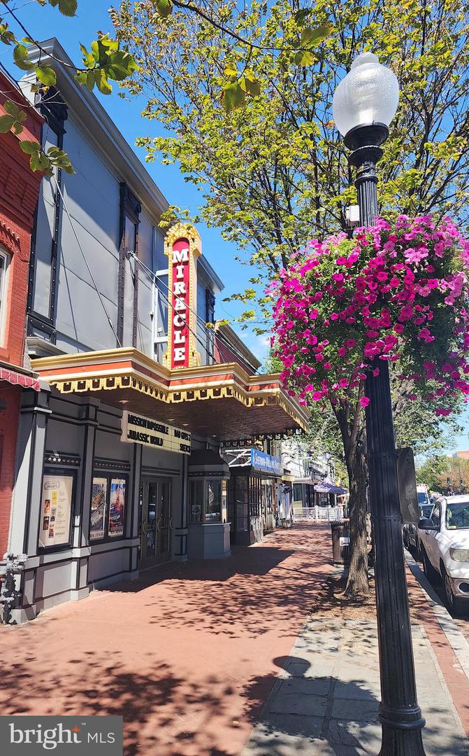 418 7TH ST SE #302, WASHINGTON, District Of Columbia 20003, 1 Bedroom Bedrooms, ,1 BathroomBathrooms,Residential,For sale,418 7TH ST SE #302,DCDC2221404 MLS # DCDC2221404