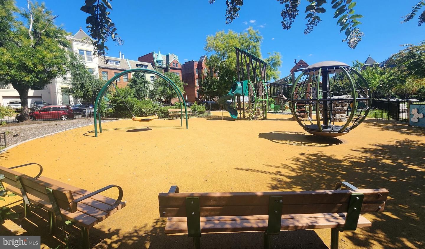 418 7TH ST SE #302, WASHINGTON, District Of Columbia 20003, 1 Bedroom Bedrooms, ,1 BathroomBathrooms,Residential,For sale,418 7TH ST SE #302,DCDC2221404 MLS # DCDC2221404