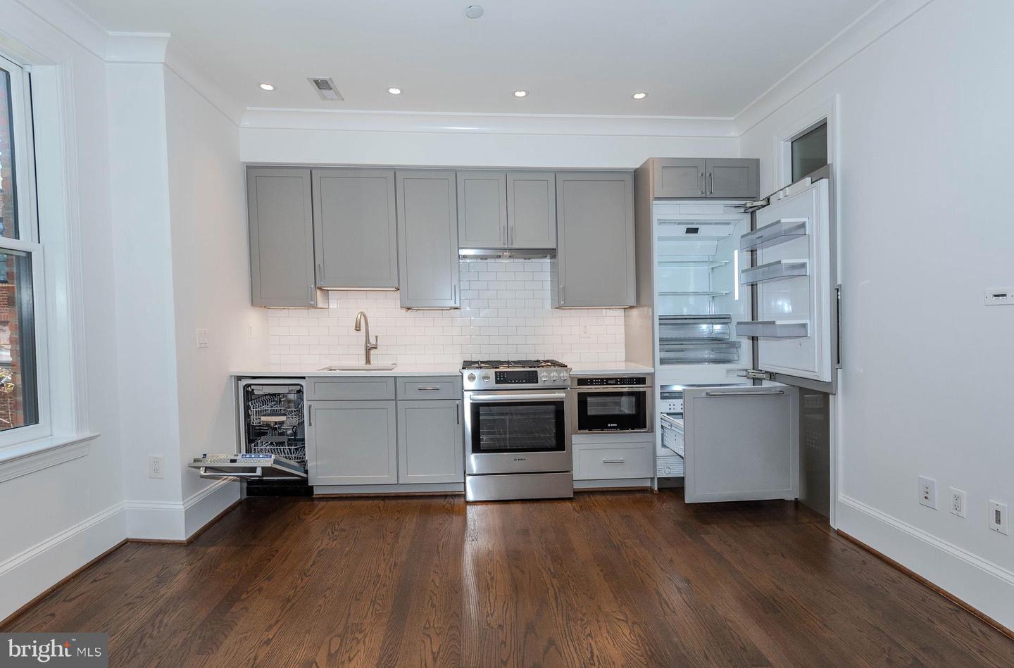 418 7TH ST SE #302, WASHINGTON, District Of Columbia 20003, 1 Bedroom Bedrooms, ,1 BathroomBathrooms,Residential,For sale,418 7TH ST SE #302,DCDC2221404 MLS # DCDC2221404