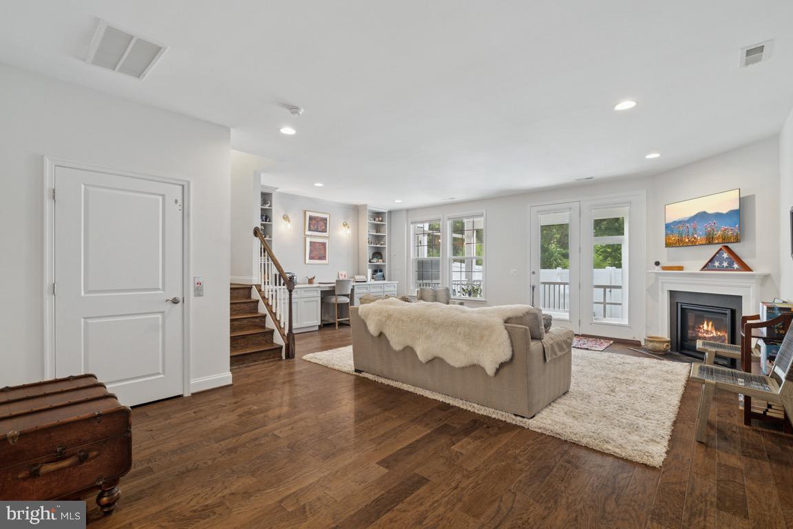 7765 MOUNT CALVARY DR, ALEXANDRIA, Virginia 22315, 3 Bedrooms Bedrooms, ,3 BathroomsBathrooms,Residential,For sale,7765 MOUNT CALVARY DR,VAFX2266120 MLS # VAFX2266120