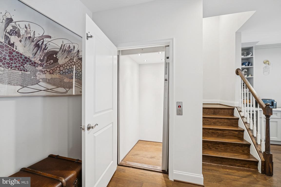 7765 MOUNT CALVARY DR, ALEXANDRIA, Virginia 22315, 3 Bedrooms Bedrooms, ,3 BathroomsBathrooms,Residential,For sale,7765 MOUNT CALVARY DR,VAFX2266120 MLS # VAFX2266120