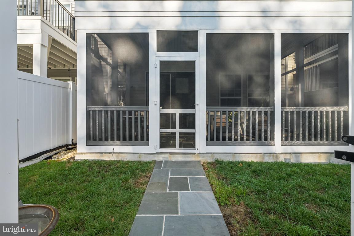 7765 MOUNT CALVARY DR, ALEXANDRIA, Virginia 22315, 3 Bedrooms Bedrooms, ,3 BathroomsBathrooms,Residential,For sale,7765 MOUNT CALVARY DR,VAFX2266120 MLS # VAFX2266120