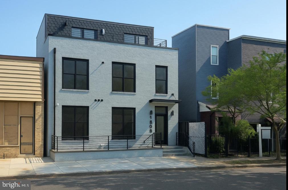 1806 D ST NE #4, WASHINGTON, District Of Columbia 20002, 2 Bedrooms Bedrooms, ,1 BathroomBathrooms,Residential,For sale,1806 D ST NE #4,DCDC2221946 MLS # DCDC2221946