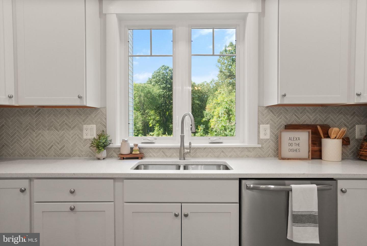 11433 POPES HEAD RD, FAIRFAX, Virginia 22030, 5 Bedrooms Bedrooms, ,3 BathroomsBathrooms,Residential,For sale,11433 POPES HEAD RD,VAFX2266744 MLS # VAFX2266744