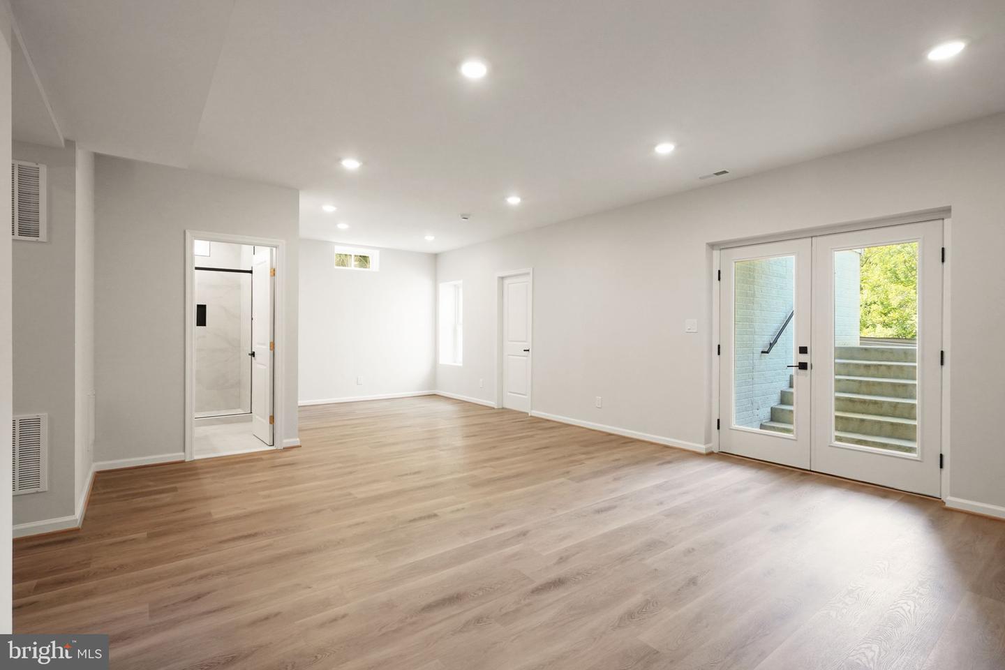 11433 POPES HEAD RD, FAIRFAX, Virginia 22030, 5 Bedrooms Bedrooms, ,3 BathroomsBathrooms,Residential,For sale,11433 POPES HEAD RD,VAFX2266744 MLS # VAFX2266744