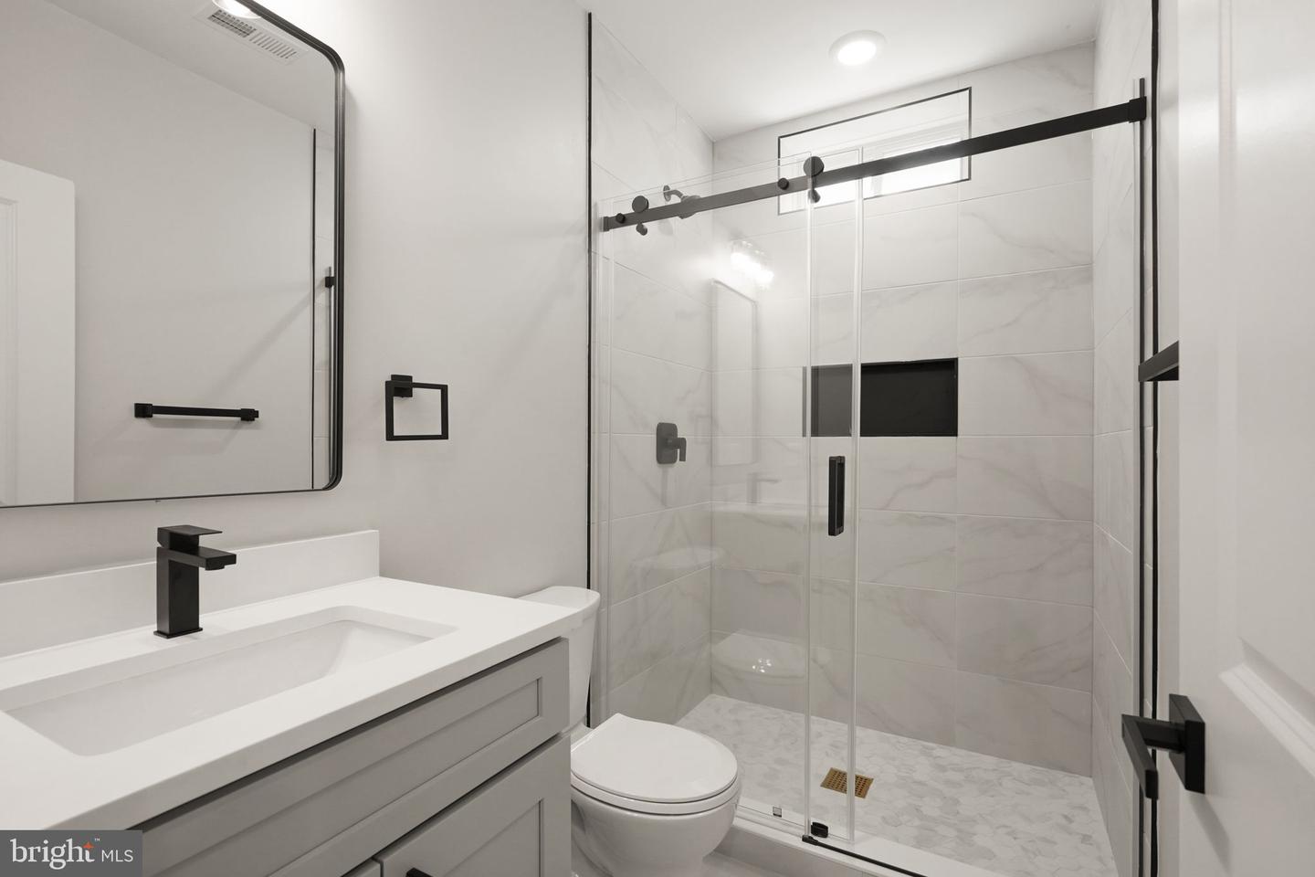 11433 POPES HEAD RD, FAIRFAX, Virginia 22030, 5 Bedrooms Bedrooms, ,3 BathroomsBathrooms,Residential,For sale,11433 POPES HEAD RD,VAFX2266744 MLS # VAFX2266744