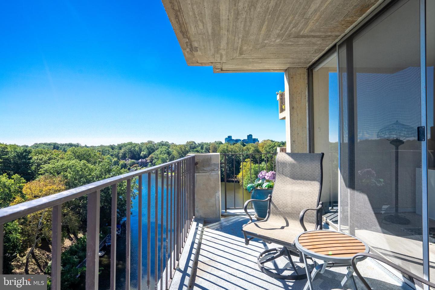 11400 WASHINGTON PLZ W #1101, RESTON, Virginia 20190, 1 Bedroom Bedrooms, 7 Rooms Rooms,2 BathroomsBathrooms,Residential,For sale,11400 WASHINGTON PLZ W #1101,VAFX2267092 MLS # VAFX2267092