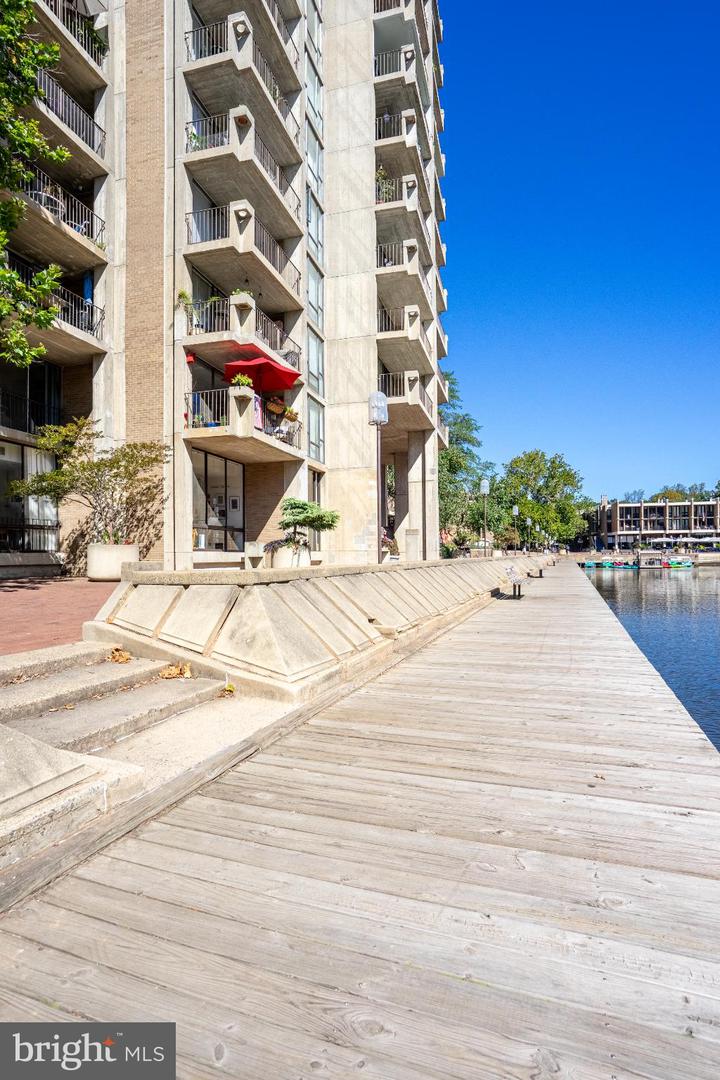 11400 WASHINGTON PLZ W #1101, RESTON, Virginia 20190, 1 Bedroom Bedrooms, 7 Rooms Rooms,2 BathroomsBathrooms,Residential,For sale,11400 WASHINGTON PLZ W #1101,VAFX2267092 MLS # VAFX2267092