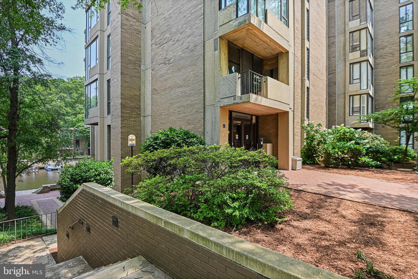 11400 WASHINGTON PLZ W #1101, RESTON, Virginia 20190, 1 Bedroom Bedrooms, 7 Rooms Rooms,2 BathroomsBathrooms,Residential,For sale,11400 WASHINGTON PLZ W #1101,VAFX2267092 MLS # VAFX2267092