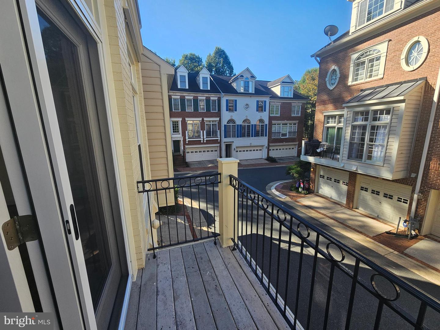 1652 COLONIAL HILLS DR, MCLEAN, Virginia 22102, 3 Bedrooms Bedrooms, ,3 BathroomsBathrooms,Residential,For sale,1652 COLONIAL HILLS DR,VAFX2258480 MLS # VAFX2258480