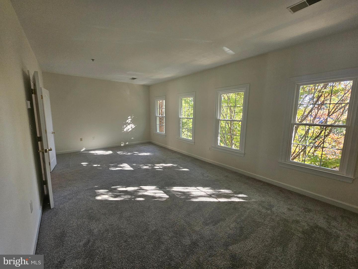 1652 COLONIAL HILLS DR, MCLEAN, Virginia 22102, 3 Bedrooms Bedrooms, ,3 BathroomsBathrooms,Residential,For sale,1652 COLONIAL HILLS DR,VAFX2258480 MLS # VAFX2258480