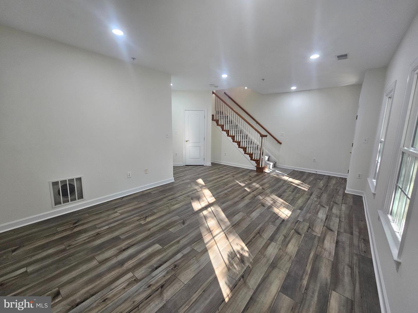 1652 COLONIAL HILLS DR, MCLEAN, Virginia 22102, 3 Bedrooms Bedrooms, ,3 BathroomsBathrooms,Residential,For sale,1652 COLONIAL HILLS DR,VAFX2258480 MLS # VAFX2258480