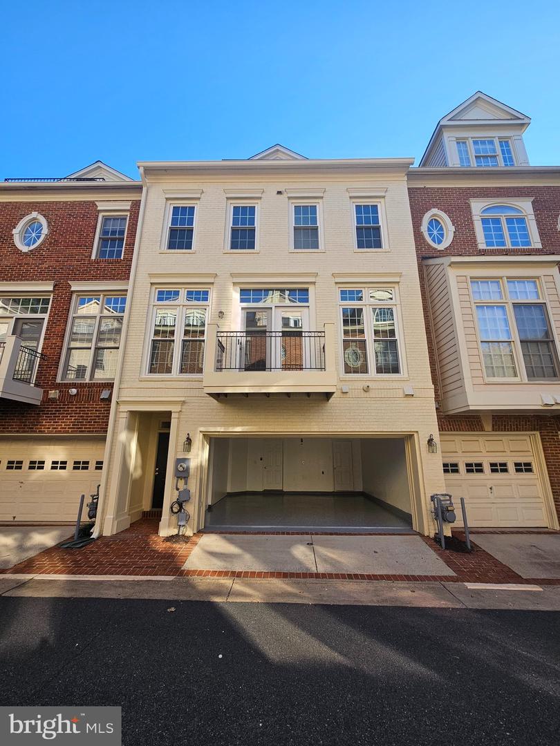 1652 COLONIAL HILLS DR, MCLEAN, Virginia 22102, 3 Bedrooms Bedrooms, ,3 BathroomsBathrooms,Residential,For sale,1652 COLONIAL HILLS DR,VAFX2258480 MLS # VAFX2258480