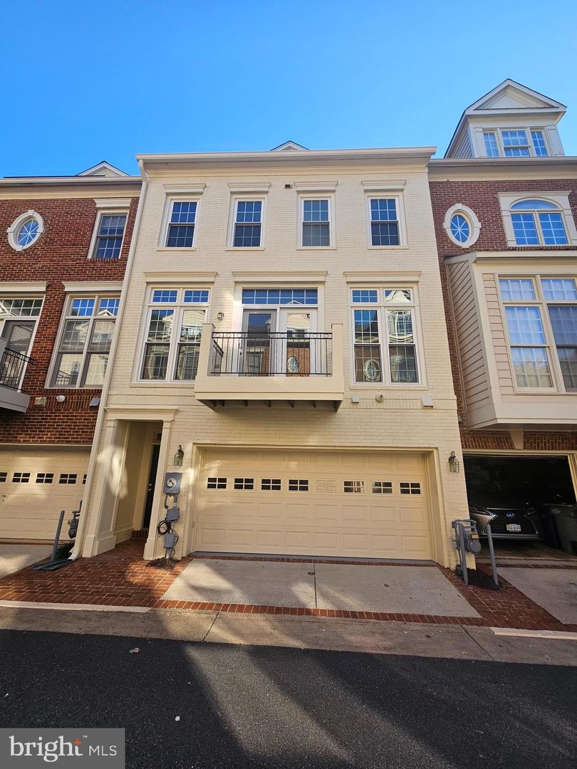 1652 COLONIAL HILLS DR, MCLEAN, Virginia 22102, 3 Bedrooms Bedrooms, ,3 BathroomsBathrooms,Residential,For sale,1652 COLONIAL HILLS DR,VAFX2258480 MLS # VAFX2258480