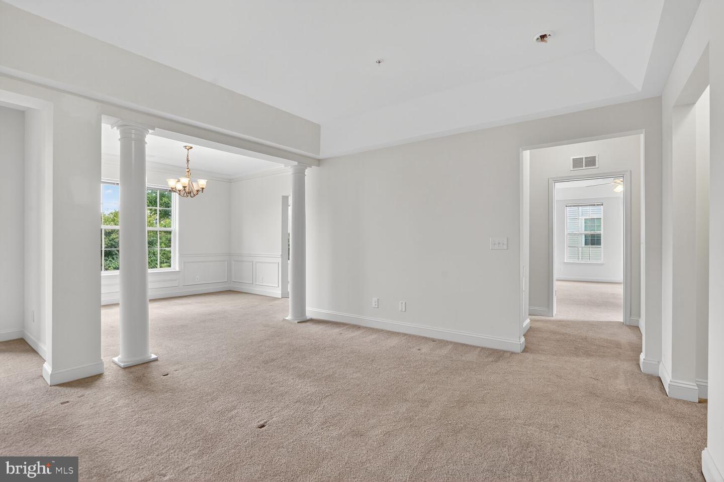 9202 CHARLESTON DR #307, MANASSAS, Virginia 20110, 3 Bedrooms Bedrooms, ,2 BathroomsBathrooms,Residential,For sale,9202 CHARLESTON DR #307,VAMN2009116 MLS # VAMN2009116