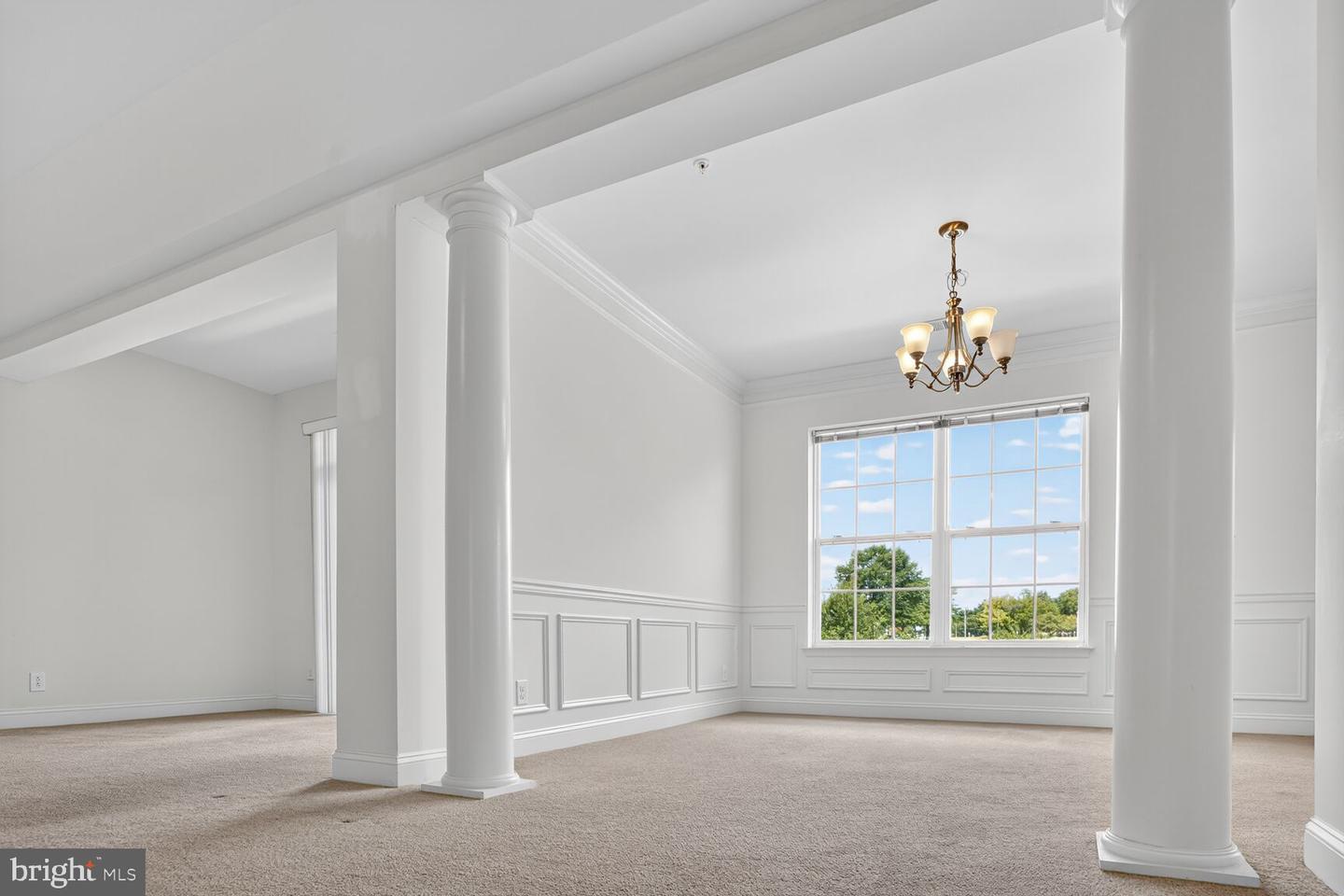 9202 CHARLESTON DR #307, MANASSAS, Virginia 20110, 3 Bedrooms Bedrooms, ,2 BathroomsBathrooms,Residential,For sale,9202 CHARLESTON DR #307,VAMN2009116 MLS # VAMN2009116