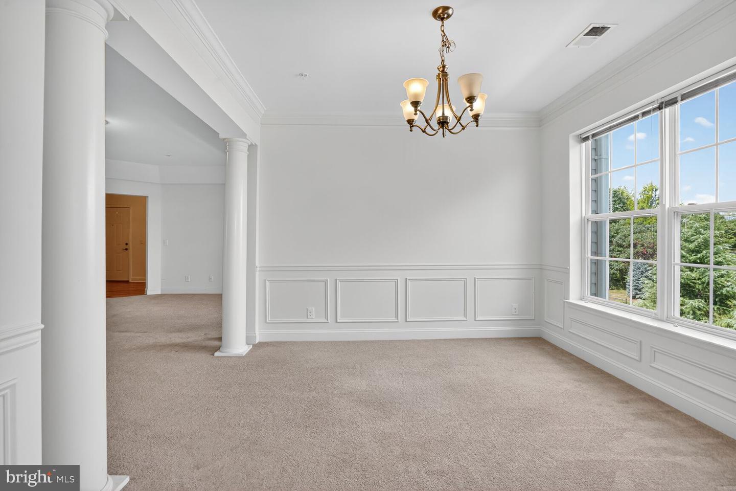 9202 CHARLESTON DR #307, MANASSAS, Virginia 20110, 3 Bedrooms Bedrooms, ,2 BathroomsBathrooms,Residential,For sale,9202 CHARLESTON DR #307,VAMN2009116 MLS # VAMN2009116